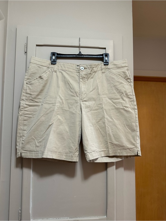 Lee Pants - Women’s Lee Regular Fit Mid-Rise Khaki Shorts
